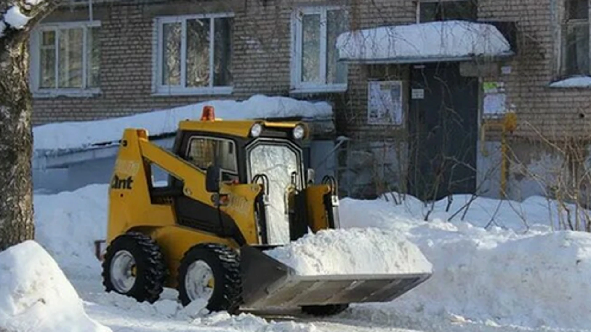 186 нарушений по уборке снега во дворах зафиксировали в Ижевске