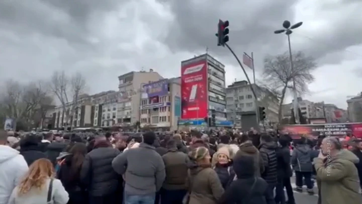 La Turquie arrête le maire d'Istanbul et des centaines d'autres dans les rues