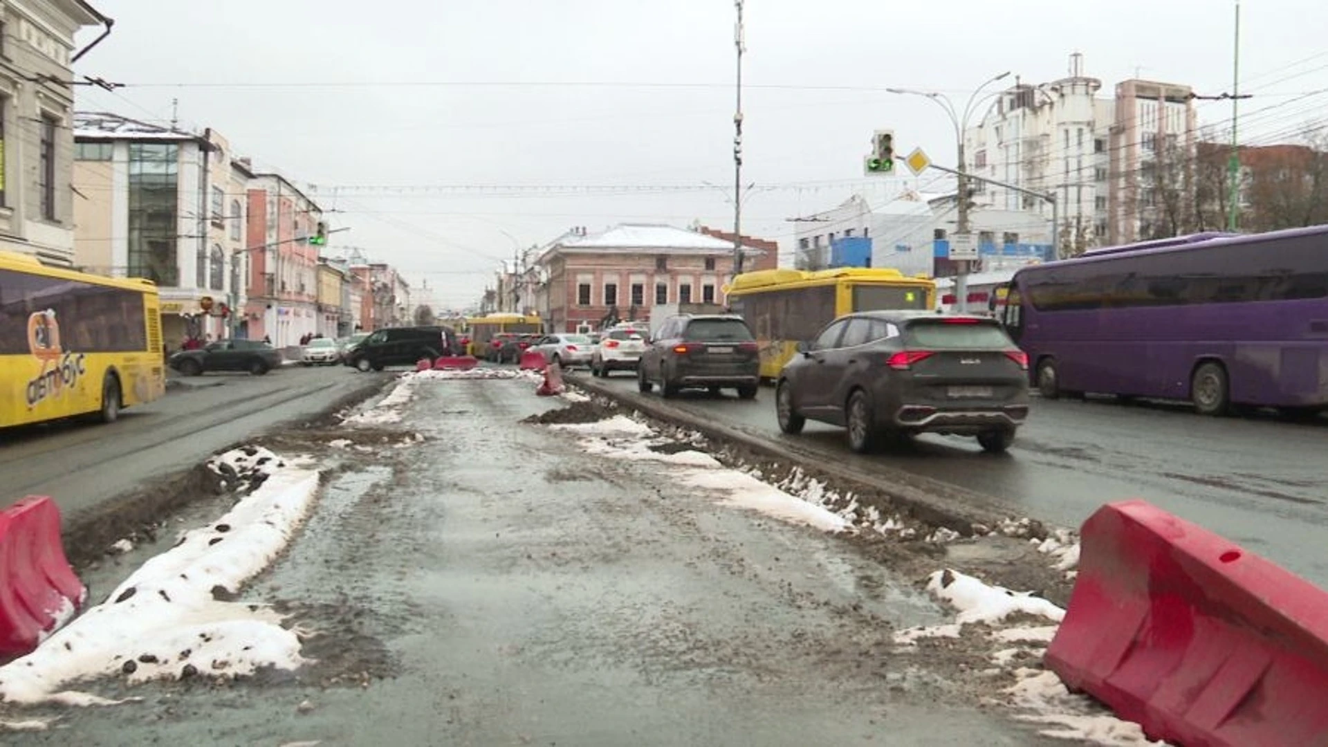 На улице Свободы в Ярославле со следующей недели запретят парковку машин