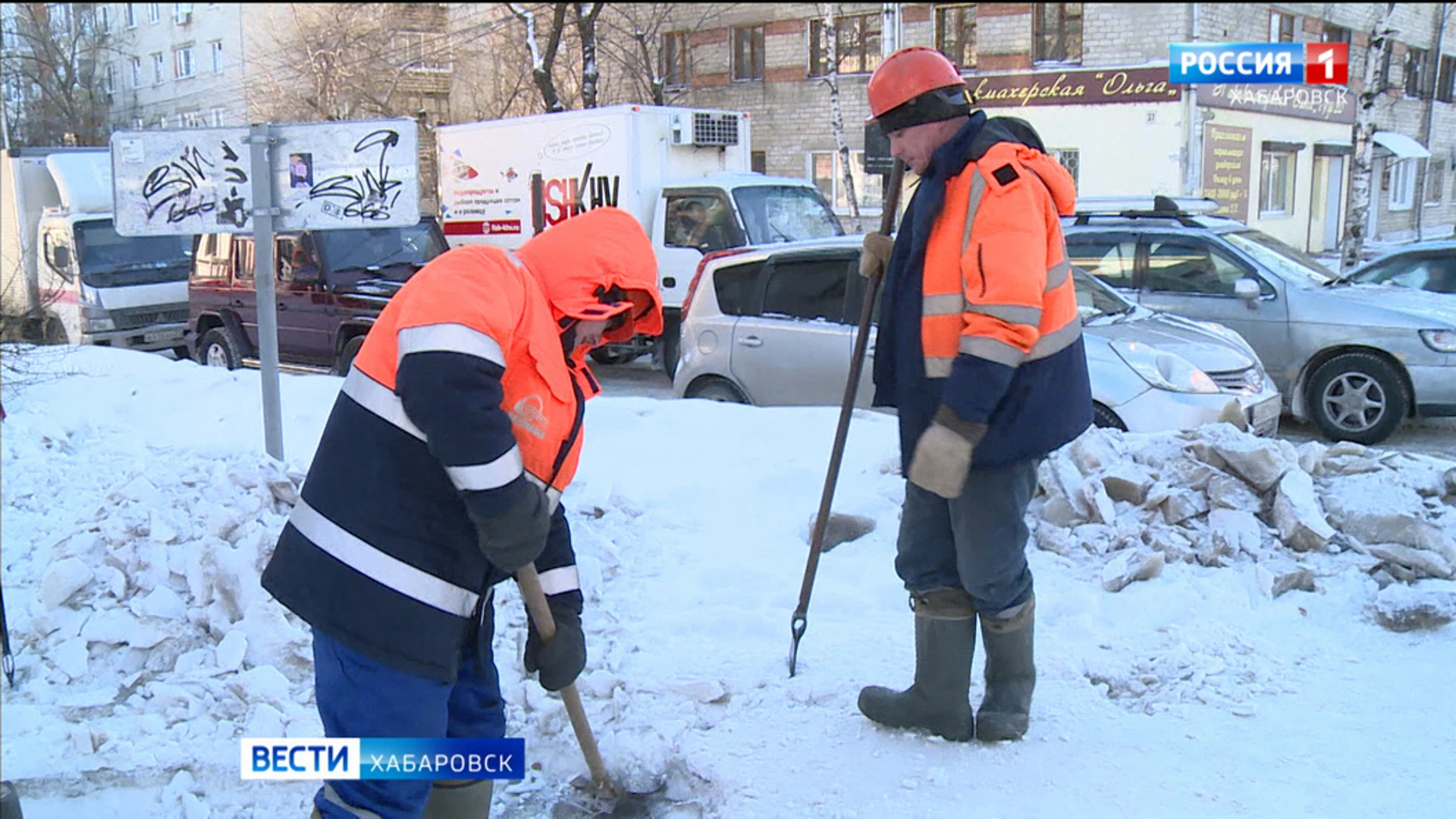 В круглосуточном режиме устраняют последствия циклона дорожные службы Хабаровска