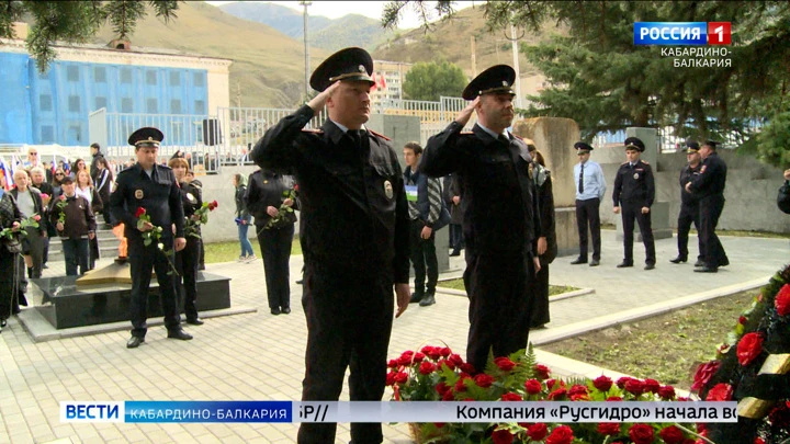 Вести. Кабардино-Балкария В Эльбрусском районе вспоминали погибших при исполнении служебного долга