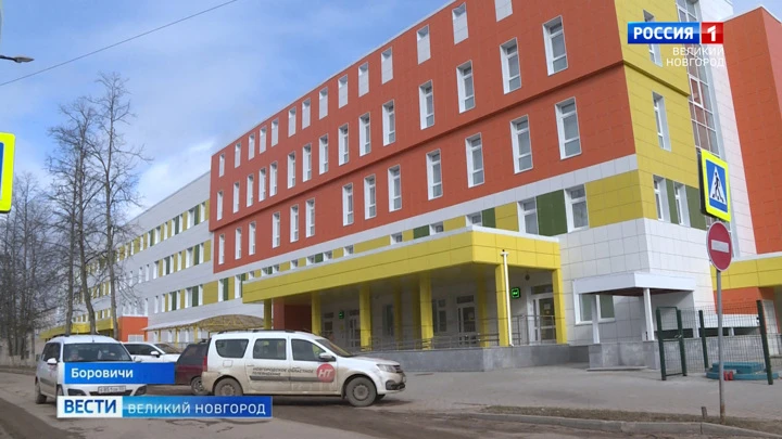 Fahren Sie. Veliky Novgorod Kinder-Polyklinik in Borovichi zog in ein neues Gebäude