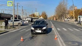 Женщина и ребенок попали под машину на пешеходном переходе в Новосибирске