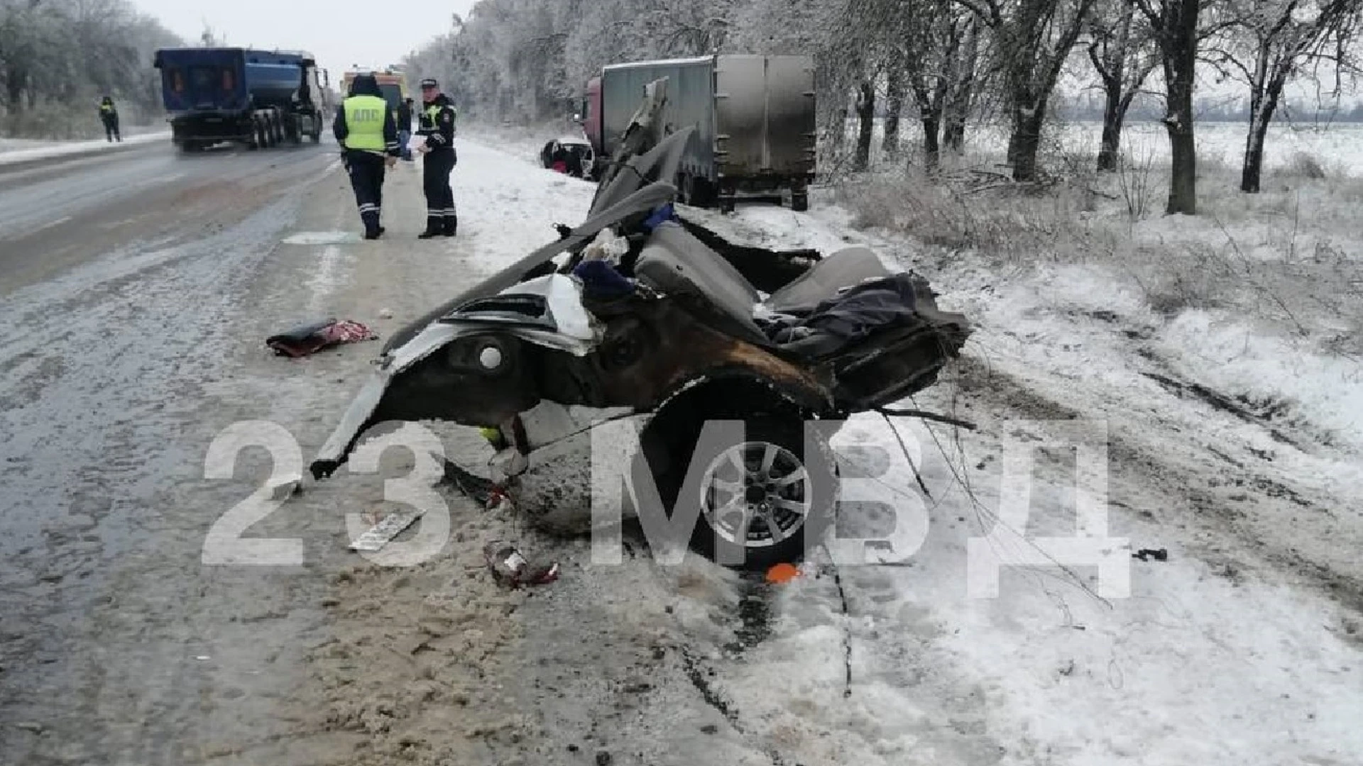 "Калину" разорвало на части в ДТП на федеральной трассе, погибли трое