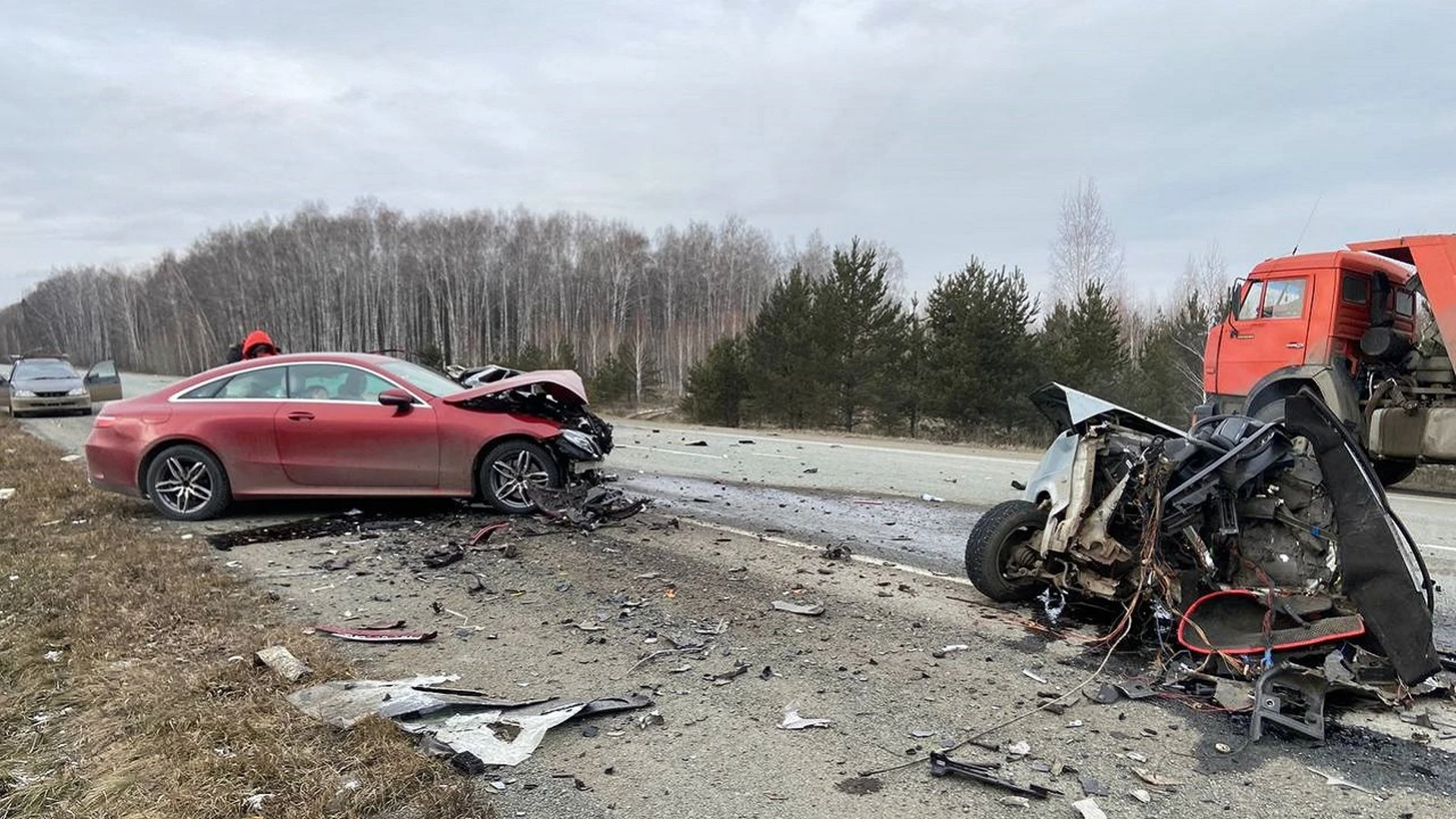 В лобовом ДТП под Челябинском пострадали два человека