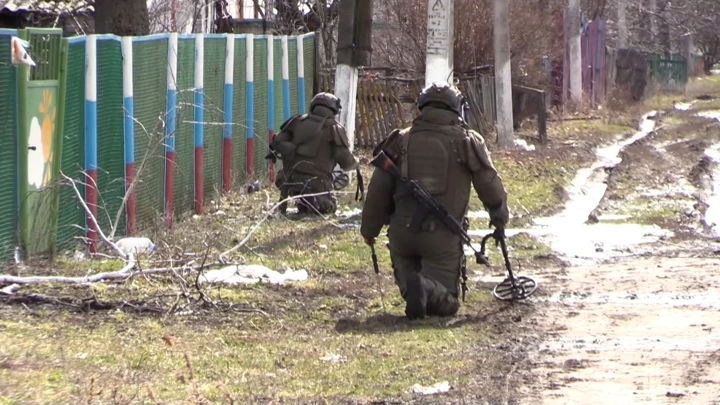 News at 20:00 Sokakların Demining Suji'nin banliyölerinde