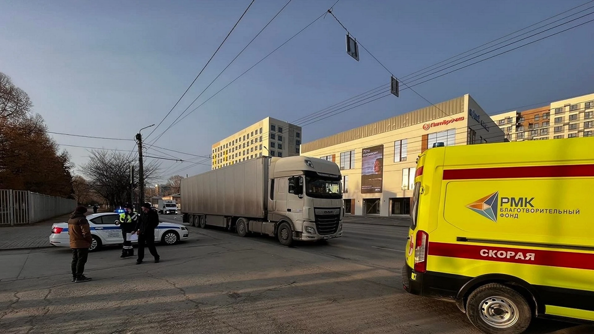 Фура насмерть сбила пешехода в Челябинске