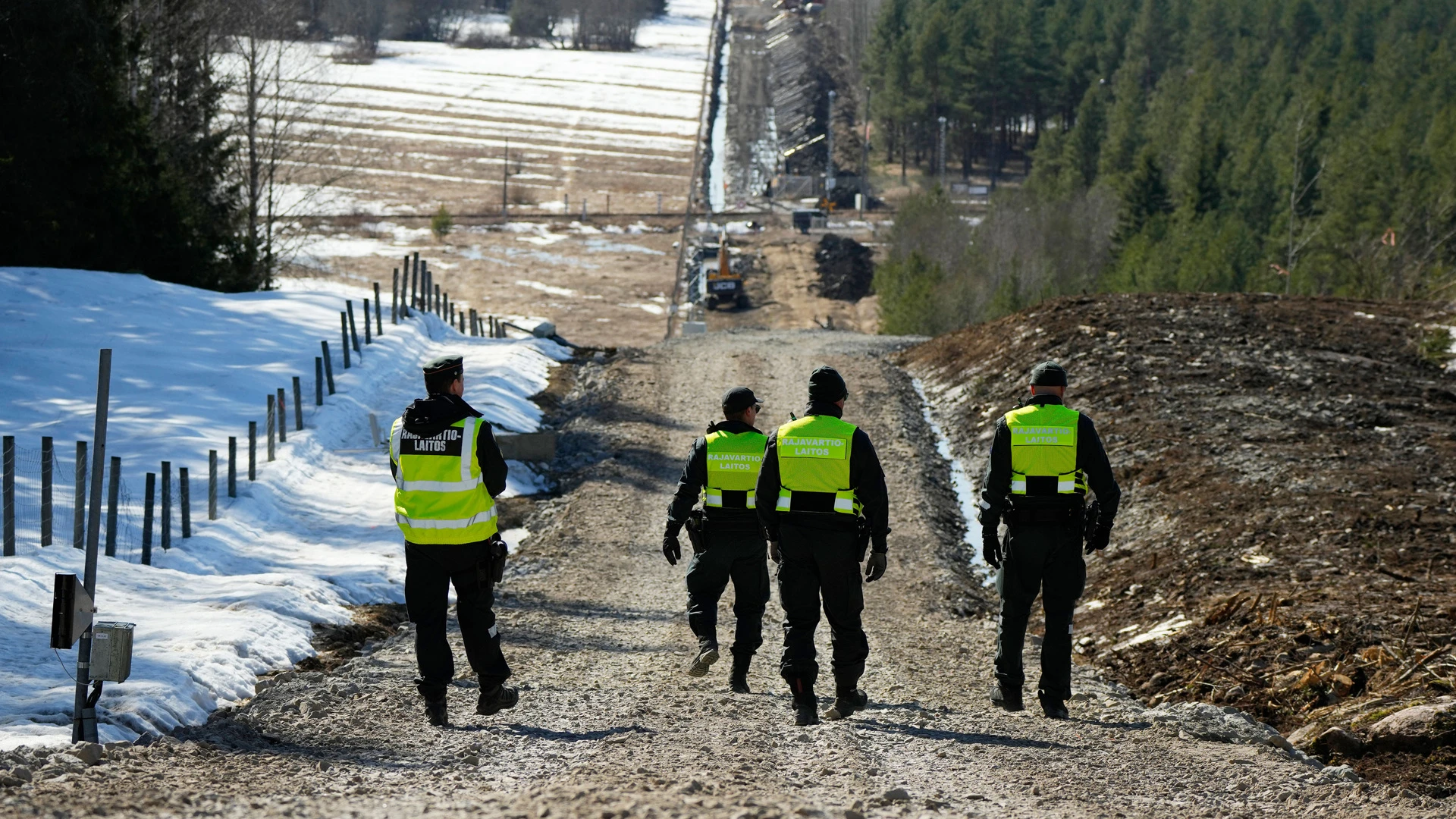 Финляндия готова закрыть всю границу с Россией