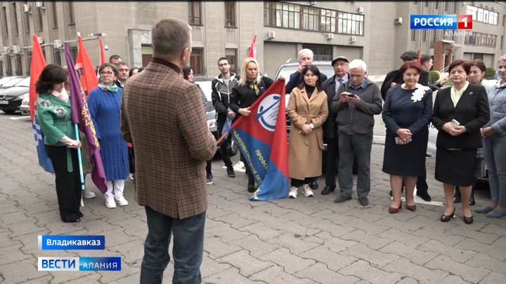 Вести. Алания Во Владикавказе прошел автопробег под девизами "Zа Достойный труд!", "Za Победу!", «Za Отвагу!», "Za Президента"