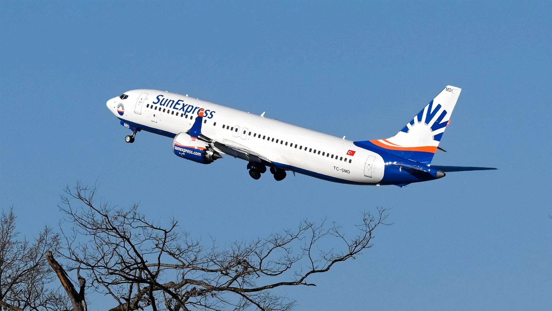 Самолет SunExpress вылетел из Парижа без пассажиров и пилота