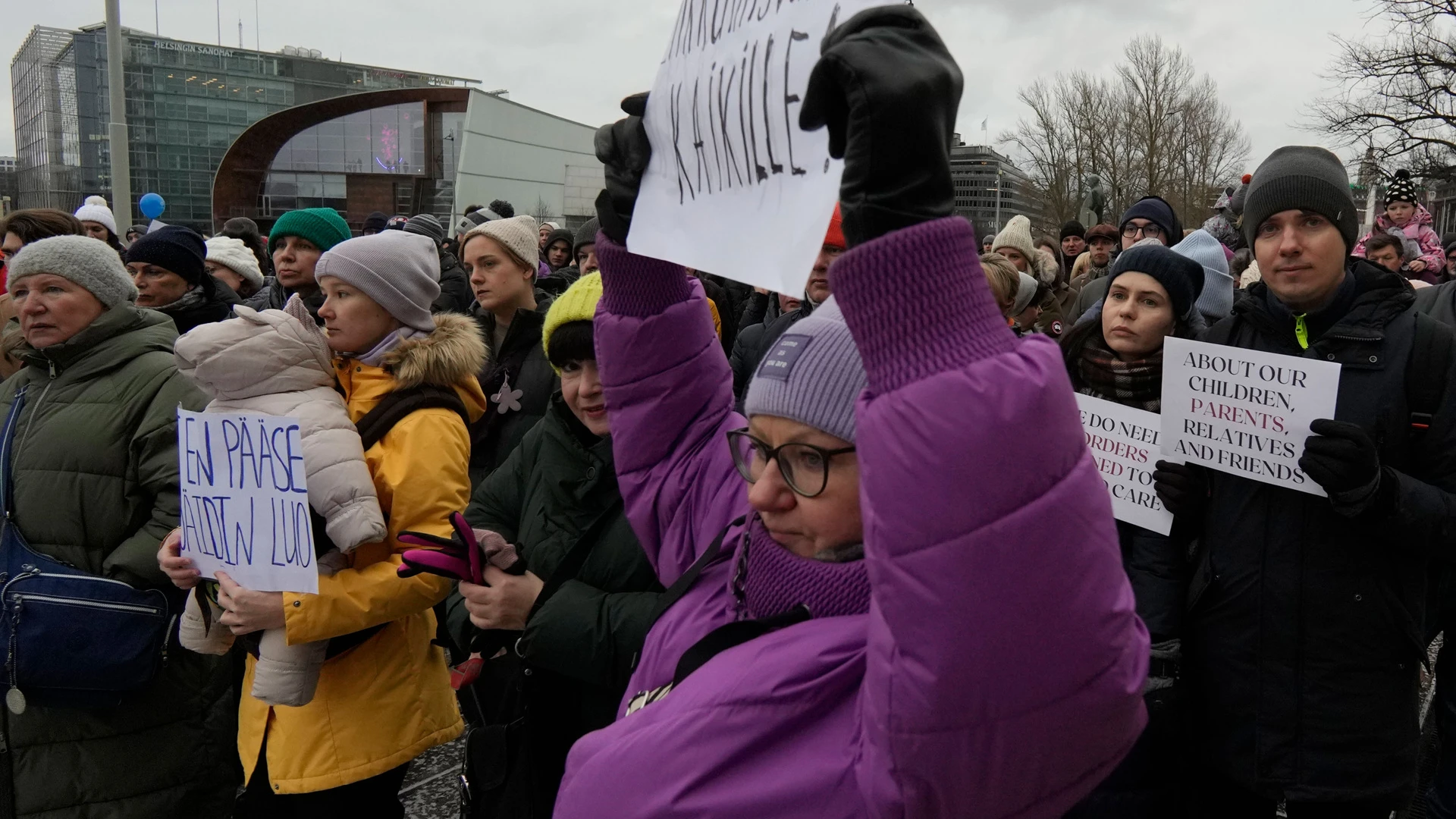 Россияне в Финляндии митингуют против закрытия КПП на границе