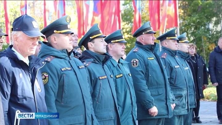 Вести. Владимир Во Владимире открыли мемориал пожарным и спасателям, погибшим в годы Великой Отечественной войны