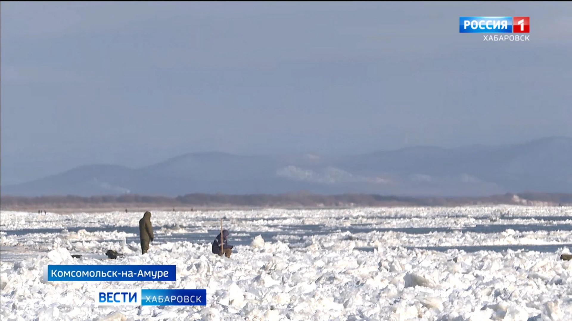 "Рыбака выдернули уже из-под воды": трагедию на тонком льду предотвратили спасатели Комсомольска