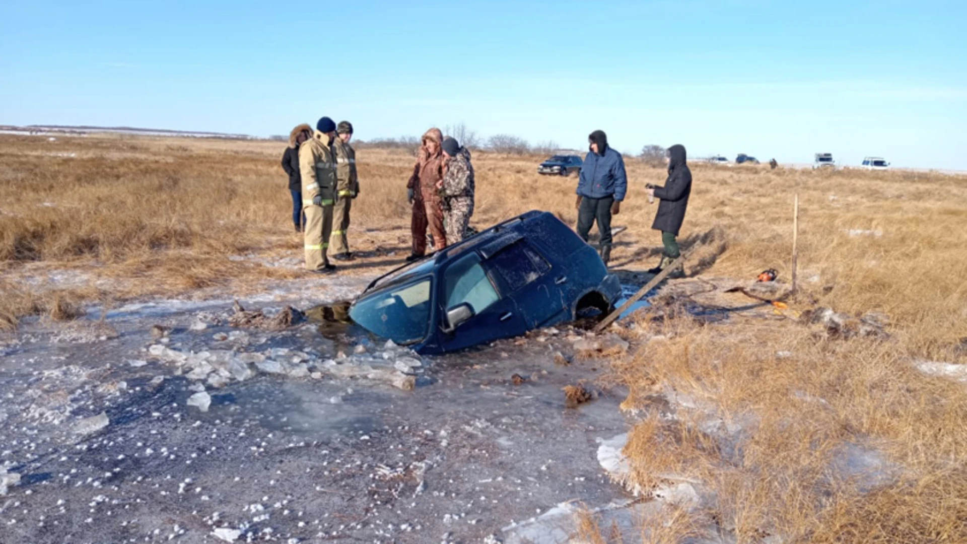 Рыбак на автомобиле провалился под лед в Белогорском округе