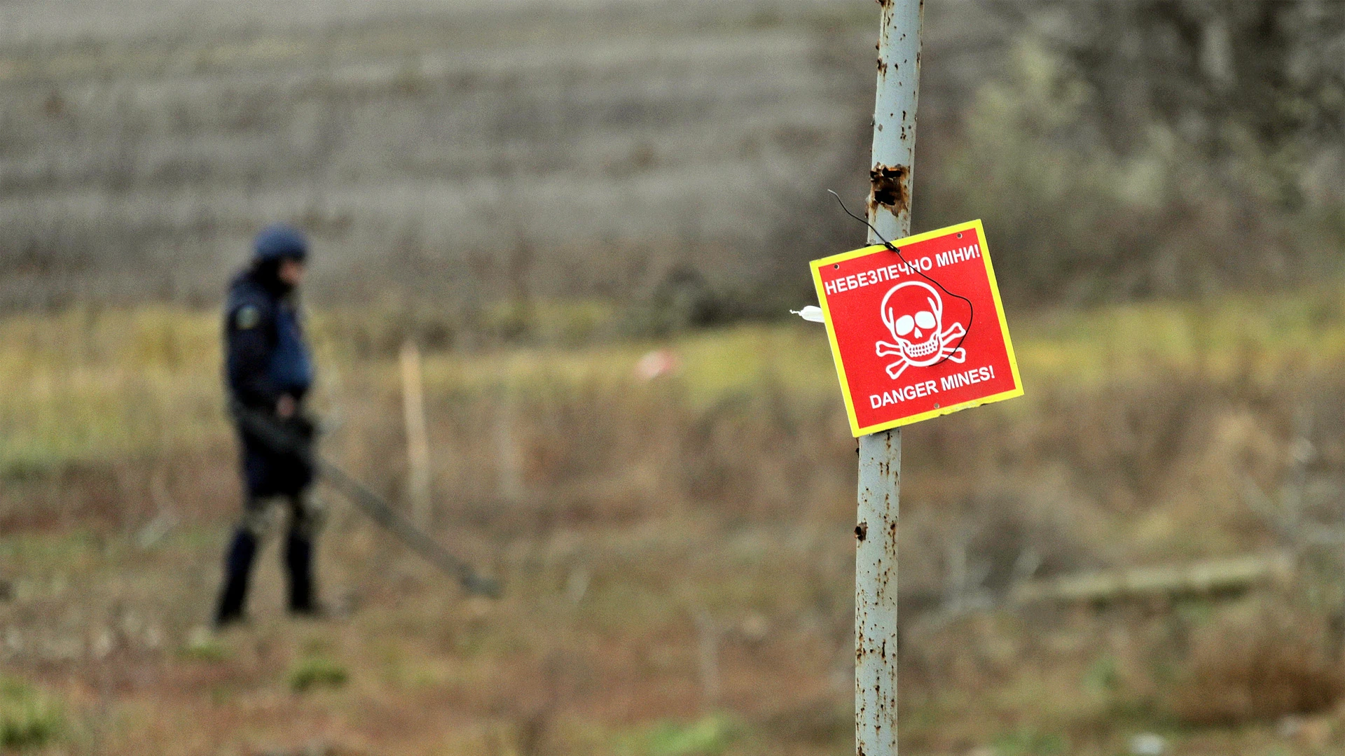 Словакия готова помочь Украине в разминировании, но оружие не даст