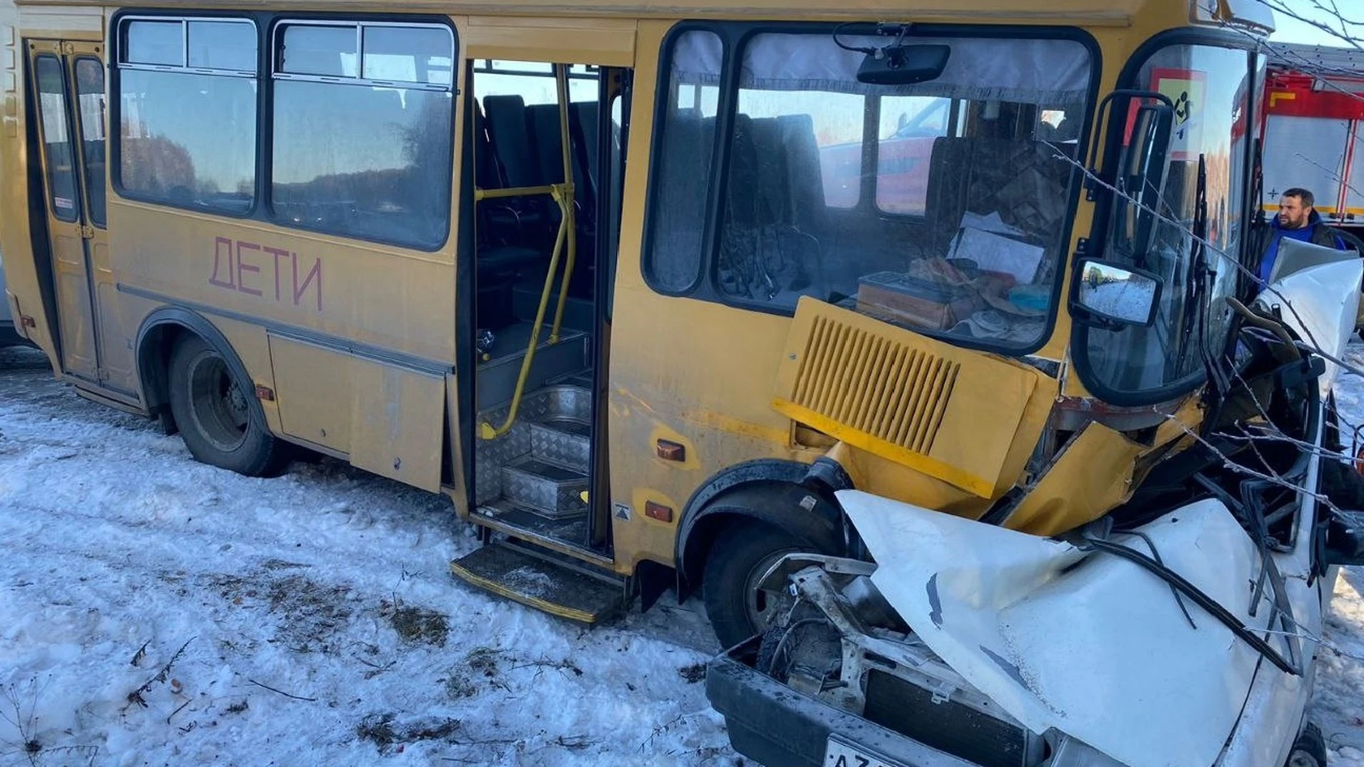 Женщина и ребенок погибли в ДТП со школьным автобусом