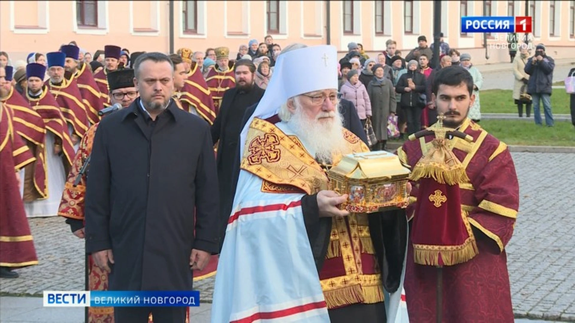 Ковчег с мощами святого великомученика Георгия Победоносца доставили в Софийский собор