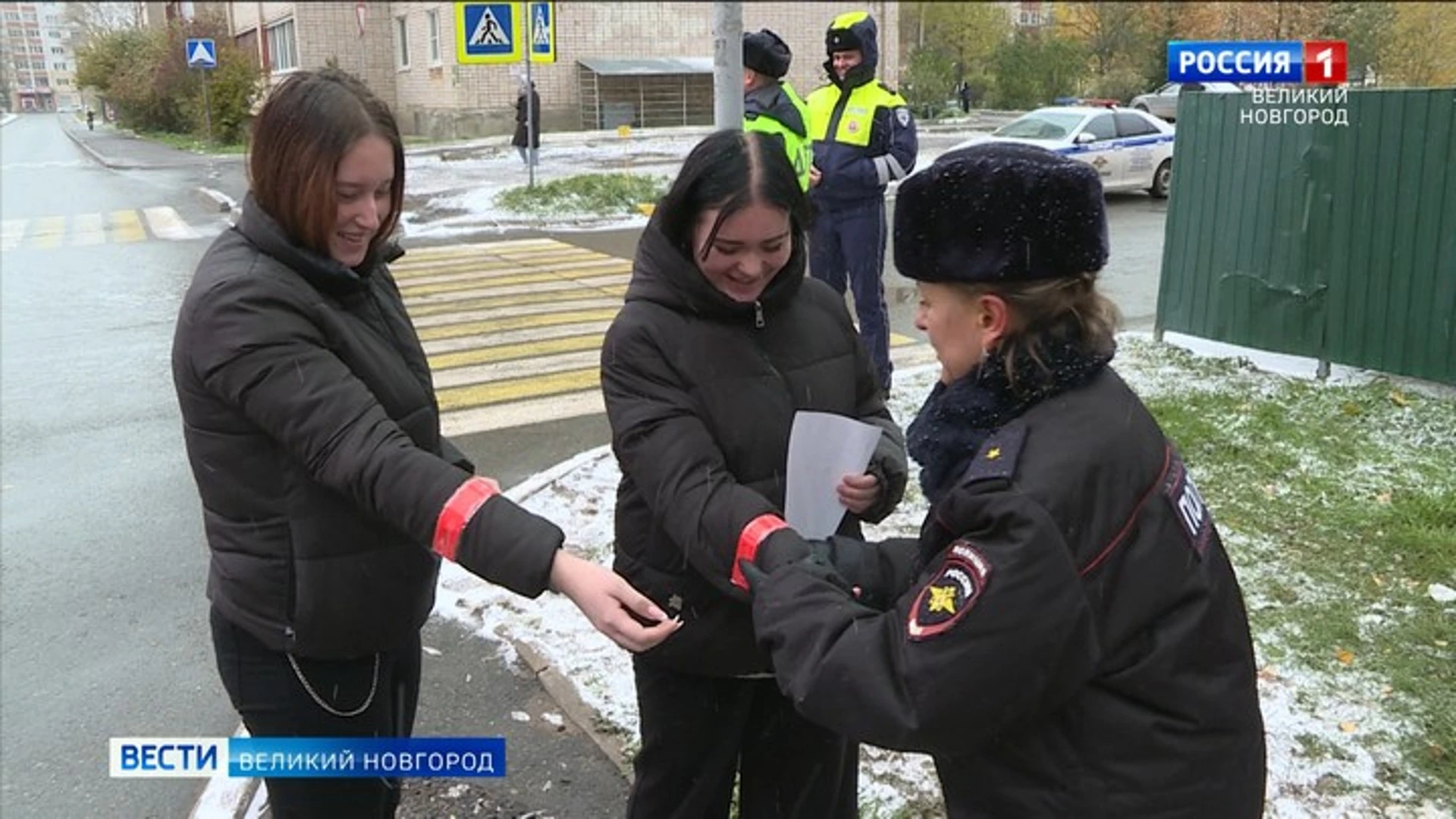 В Великом Новгороде сотрудники ГИБДД провели профилактическую акцию "Твой ход – пешеход!"