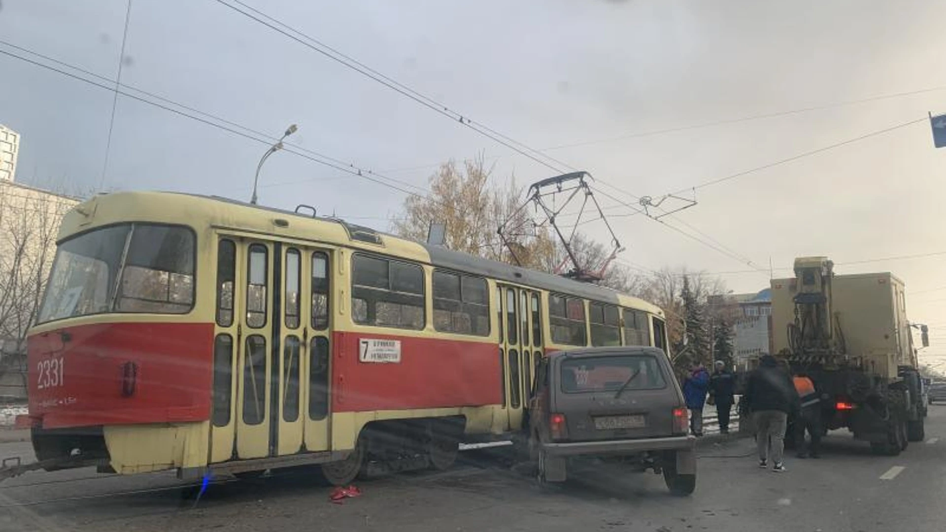 Трамваи встали на улице Кирова в Ижевске из-за ДТП