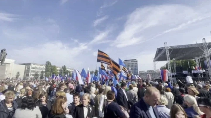 Вести. Саратов Митинг-концерт в поддержку референдумов в Донбассе проходит в Саратове