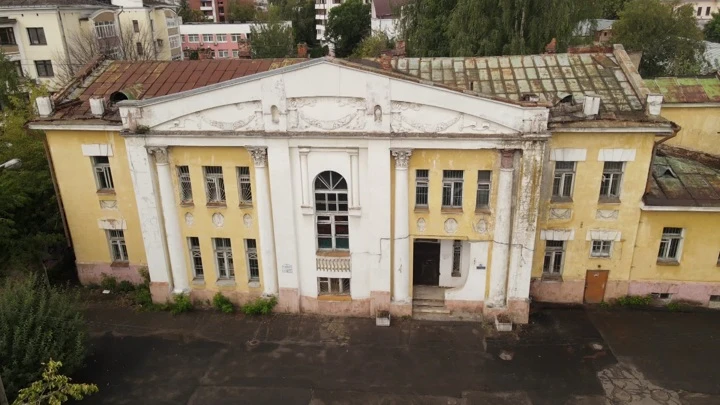 Вести. Ярославль В центре Ярославля стоит заброшенная усадьба Вахрамеевых