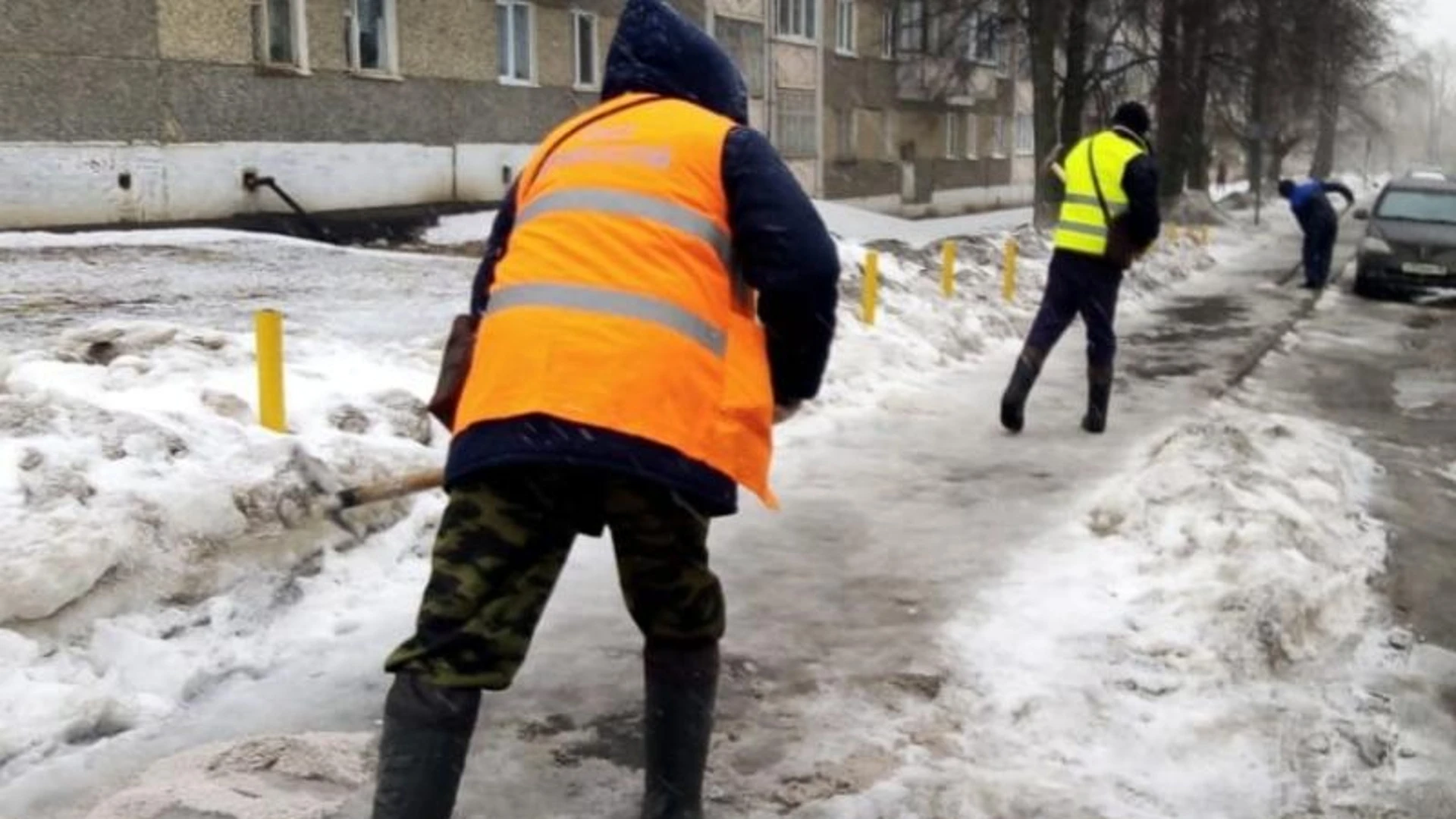 В Ижевске более 40 человек обратились в травматологию в первый снежный день