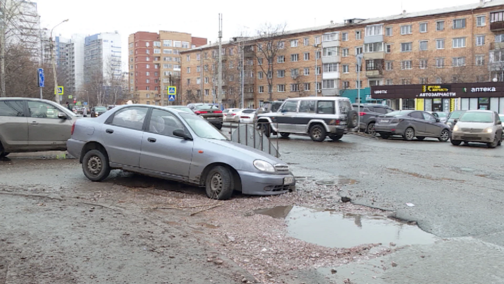 Асфальт уходит вместе со снегом