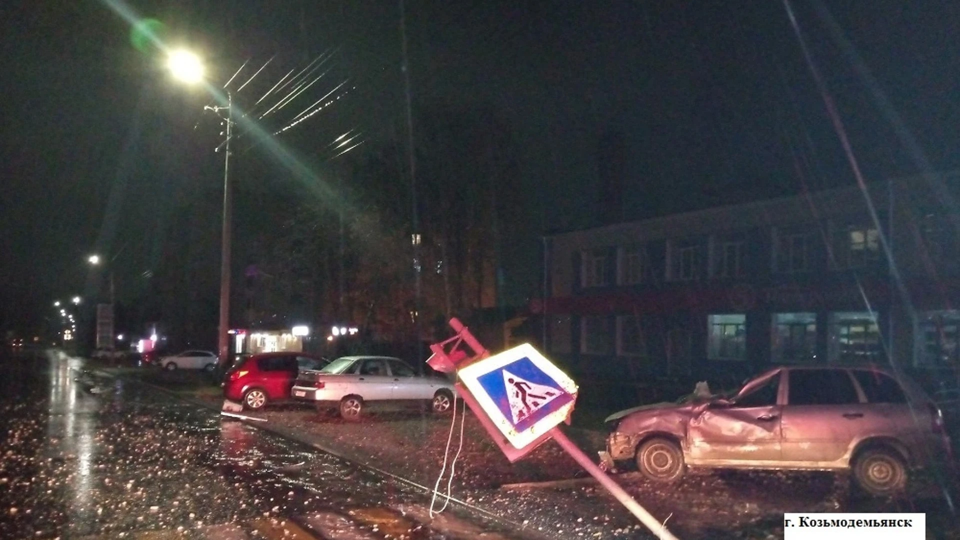 В Козьмодемьянске за сутки сбили пешехода и погнули дорожный знак