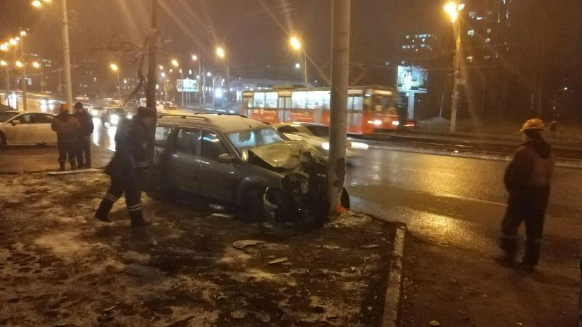 В Ижевске пьяный водитель "Лады" врезался в столб