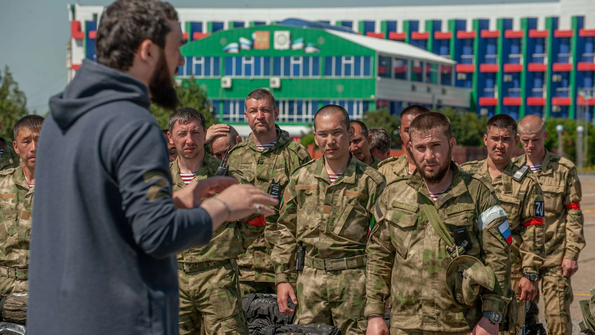 Из Чечни вылетела очередная группа добровольцев