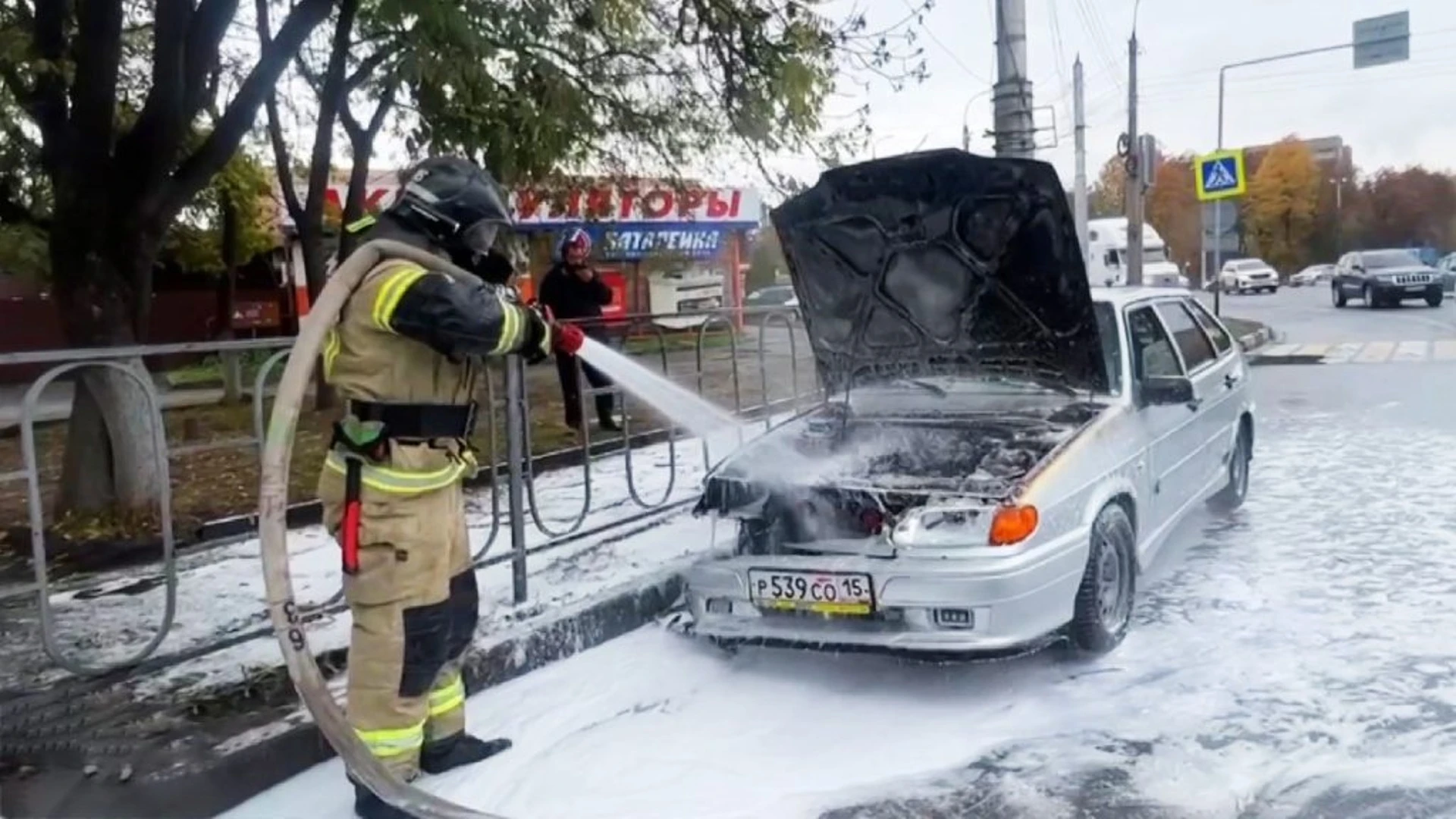 Сотрудники МЧС ликвидировали возгорание автомобиля во Владикавказе