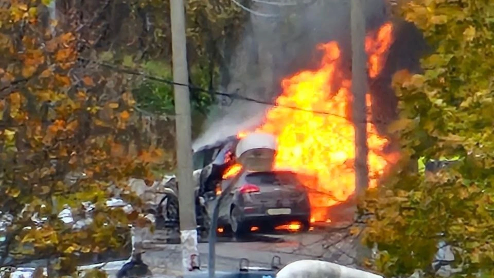 Два человека погибли в огненном ДТП на юго-западе Москвы