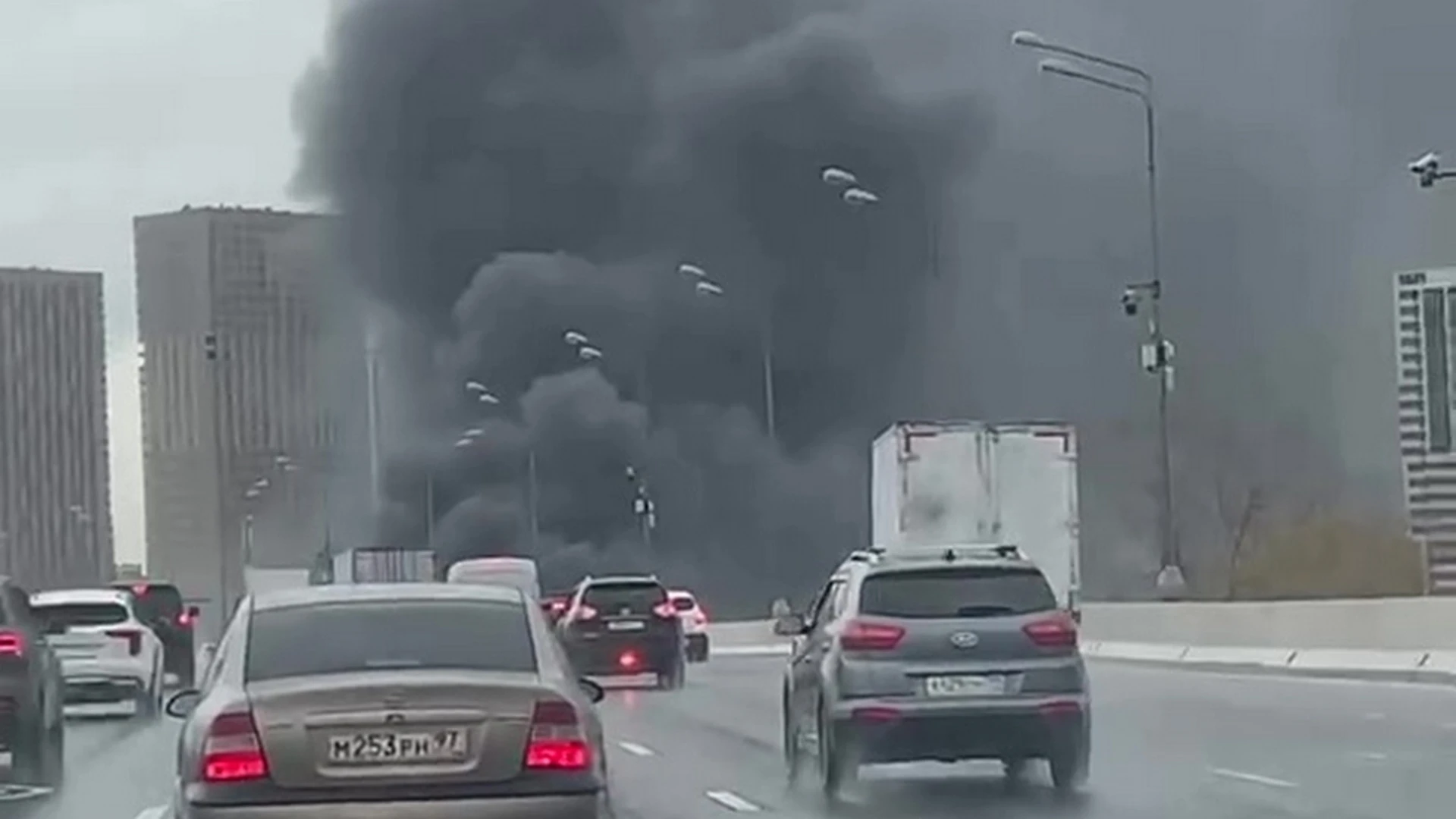 Сильный пожар вспыхнул на северо-востоке Москвы