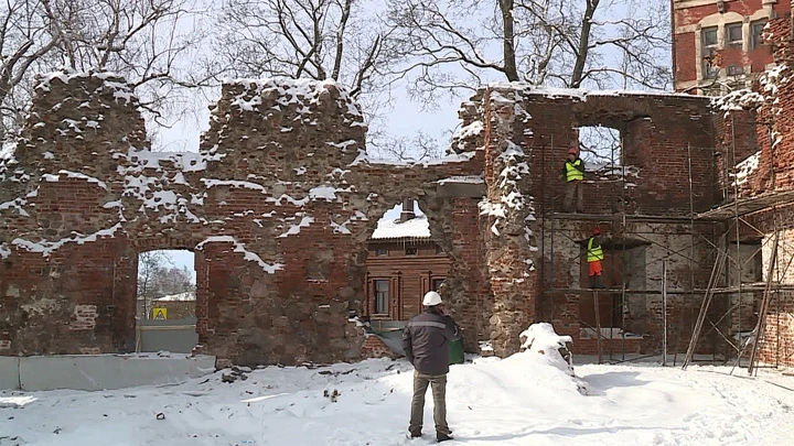 Drive. St. Petersburg En Vyborg comenzó la conservación de las ruinas de la catedral medieval