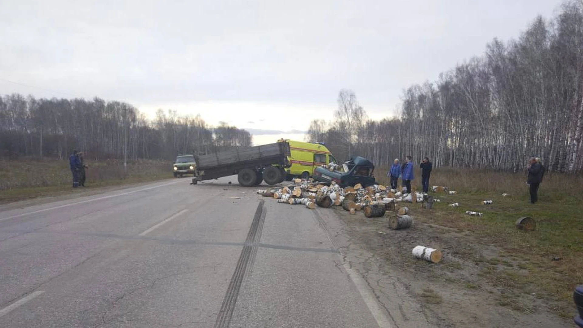 Водитель ВАЗа погиб при столкновении с трактором в Асиновском районе