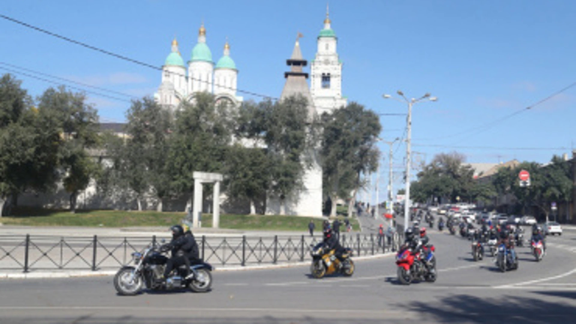 Стало известно, когда в Астрахани закроют мотосезон