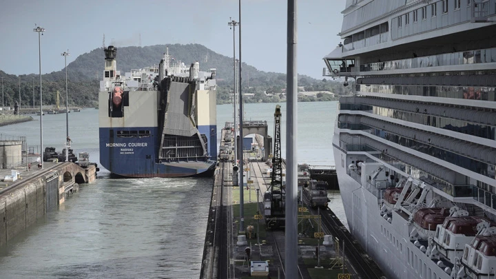 Puertos del Canal de Panamá tratan bajo amenaza