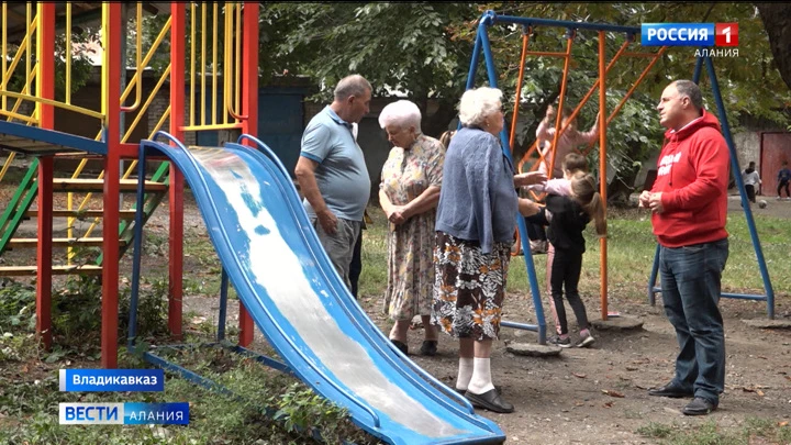 Вести. Алания Представители Народного фронта проверили состояние детских площадок во Владикавказе