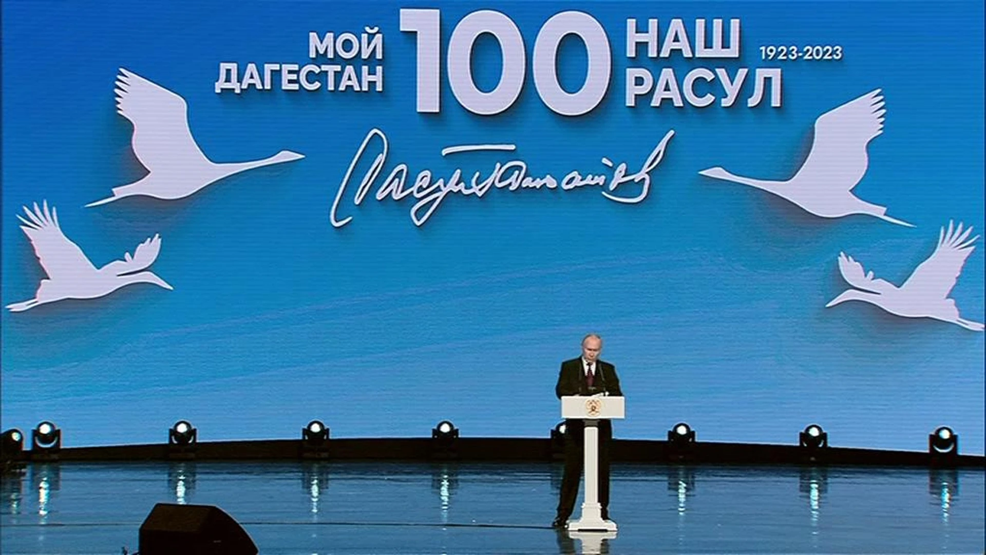 Путин вспомнил о поэте, оставившем после себя "учебник жизни"