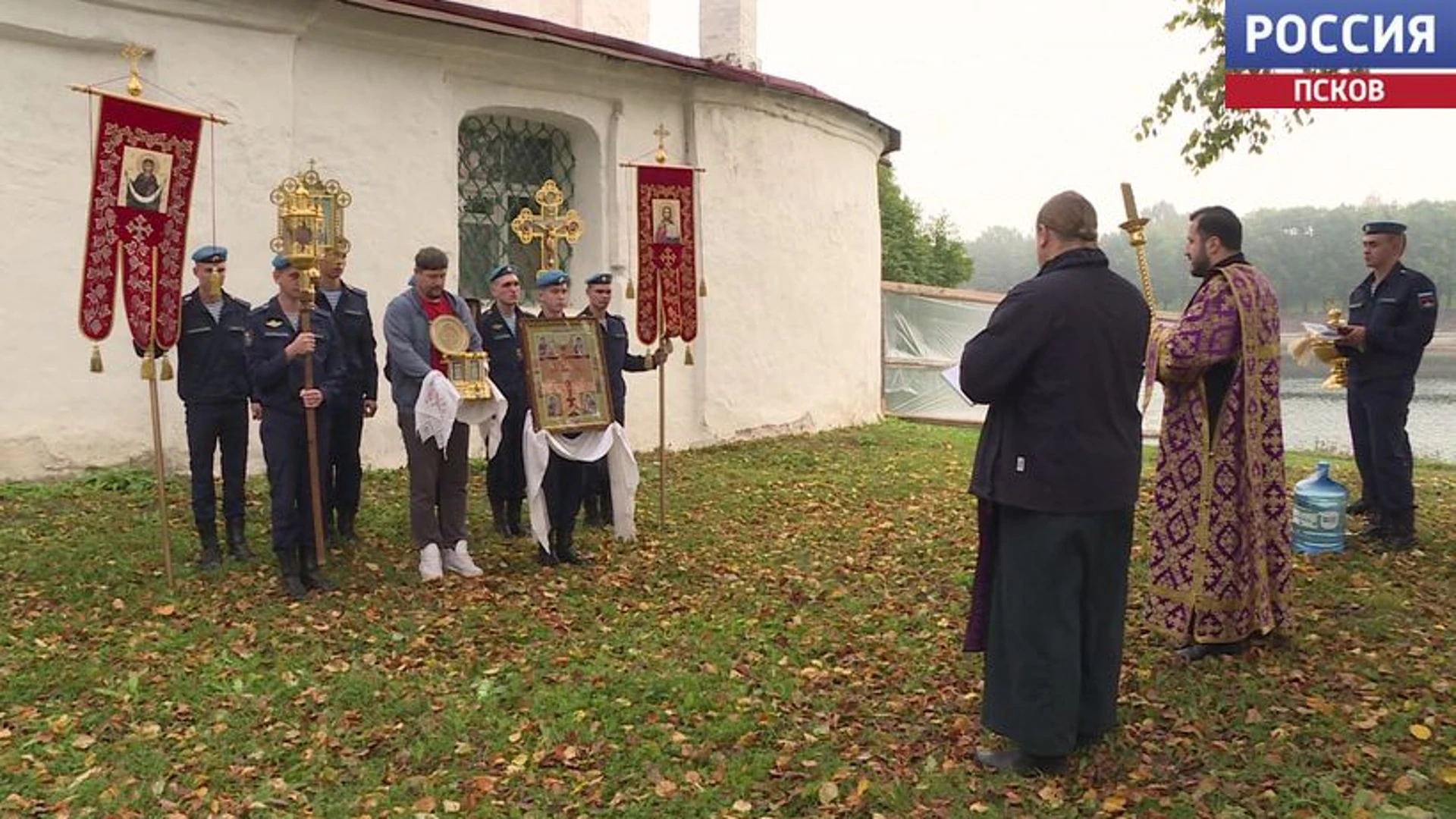 С молитвами за город и людей. Крестный ход прошёл вокруг Пскова