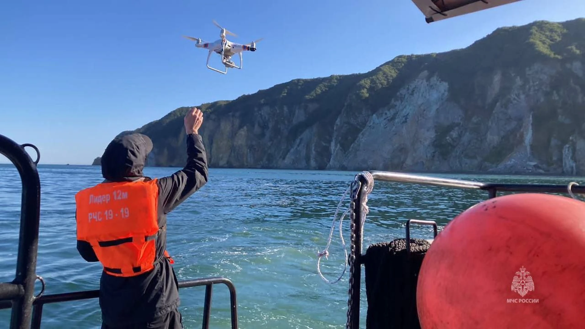 На Камчатке ищут пропавшую в море лодку с людьми