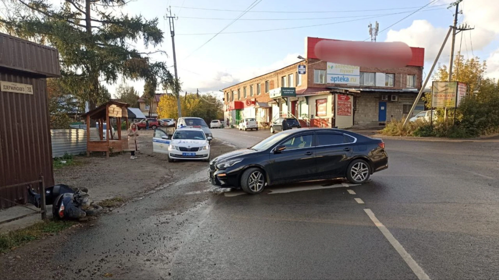 Женщина за рулем иномарки сбила подростка на мопеде в томском селе Дзержинское