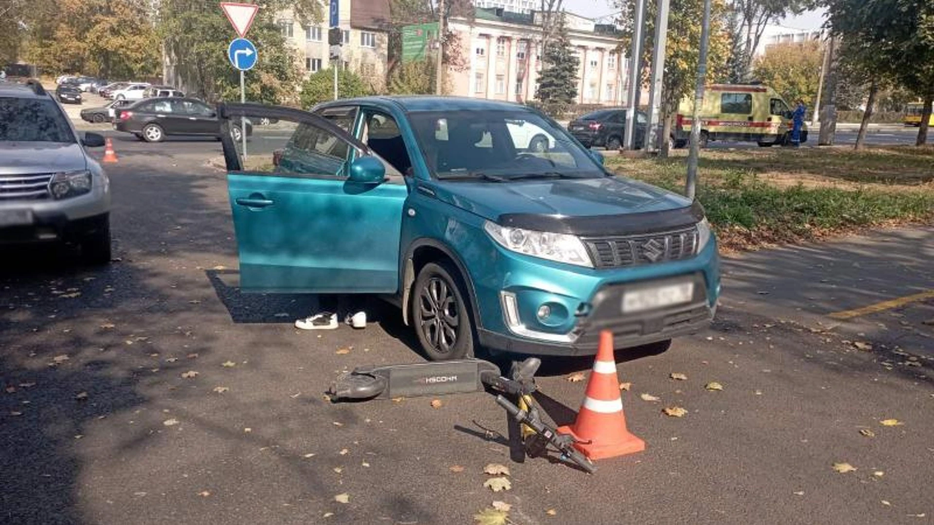 В Ижевске водитель Suzuki сбил подростка на электросамокате