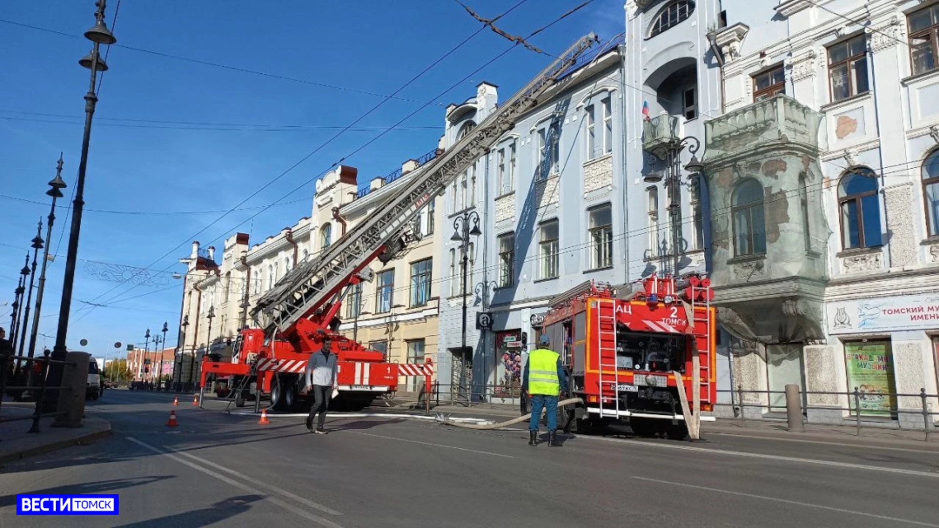 В Томске ликвидировали пожар на крыше музыкального колледжа