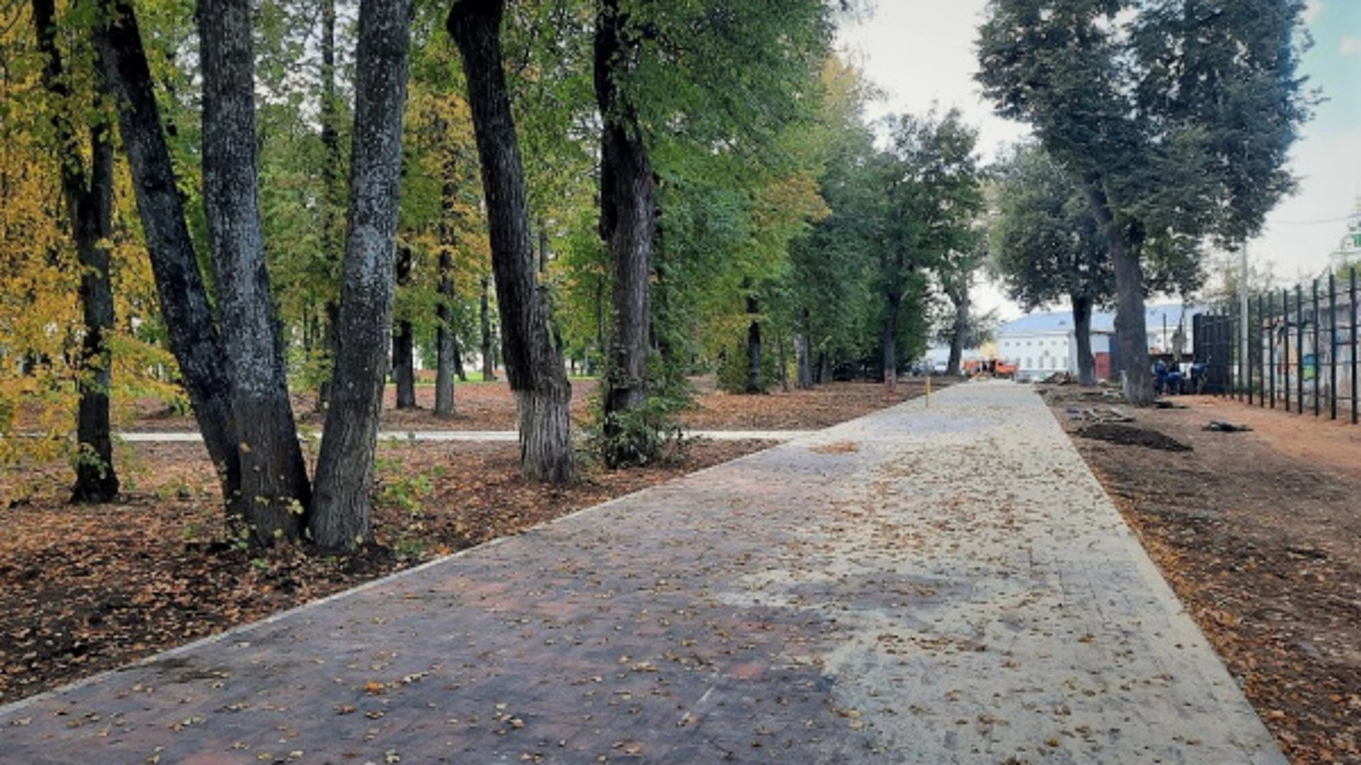 В парке Центральный в Костроме завершается обустройство прогулочной зоны