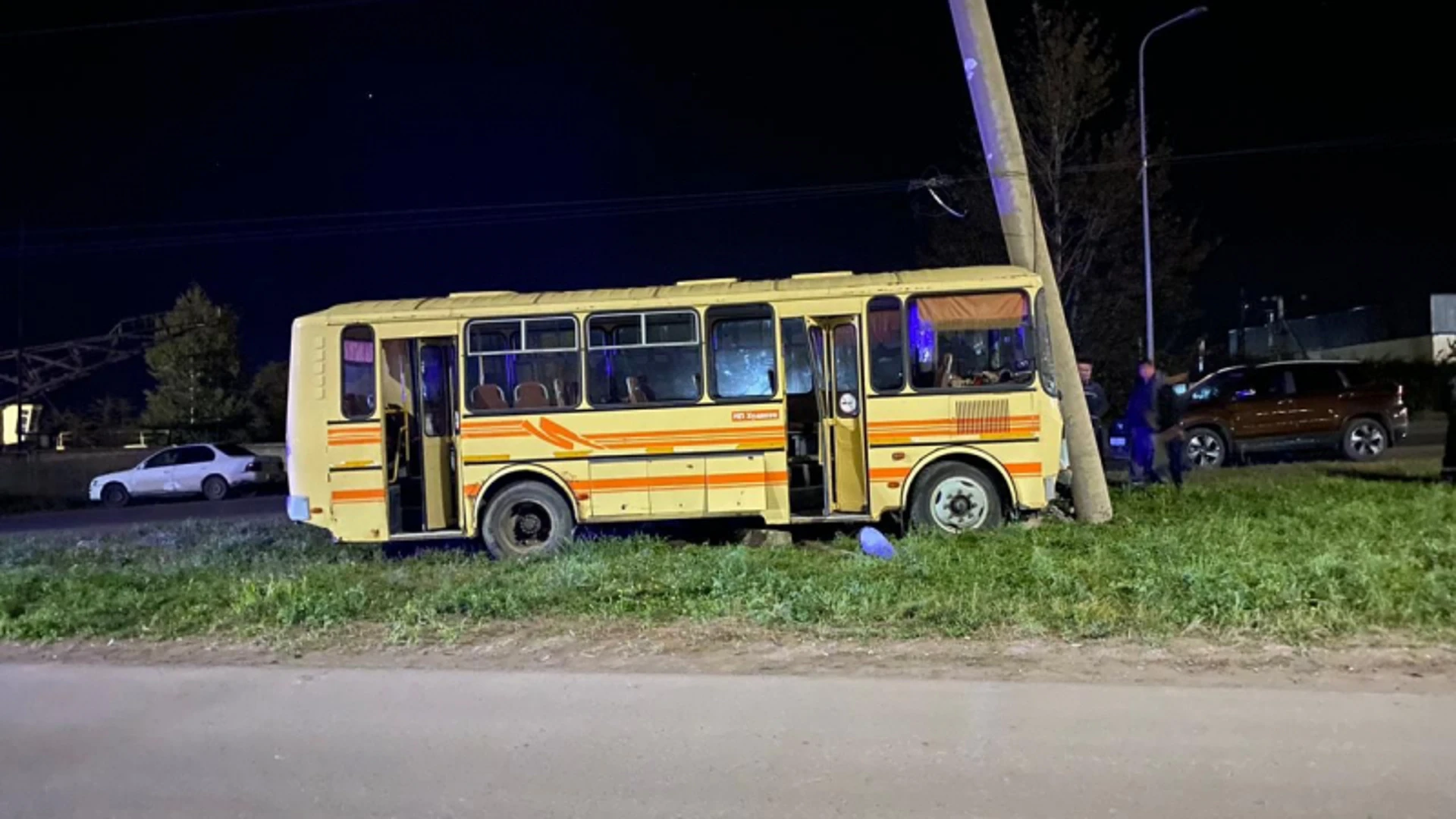 Шесть человек пострадали в аварии с пассажирским автобусом