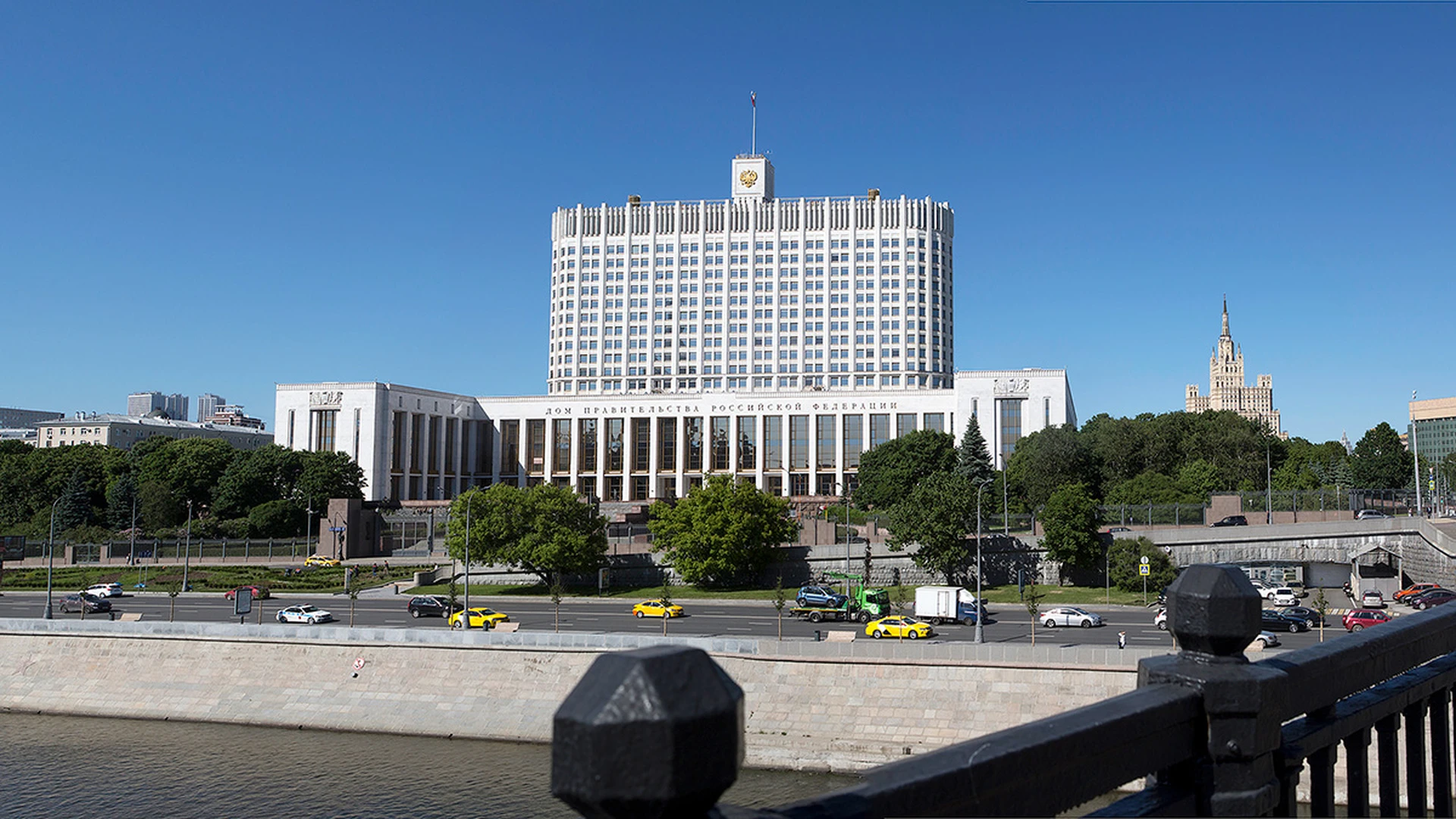 В Доме правительства введен масочный режим