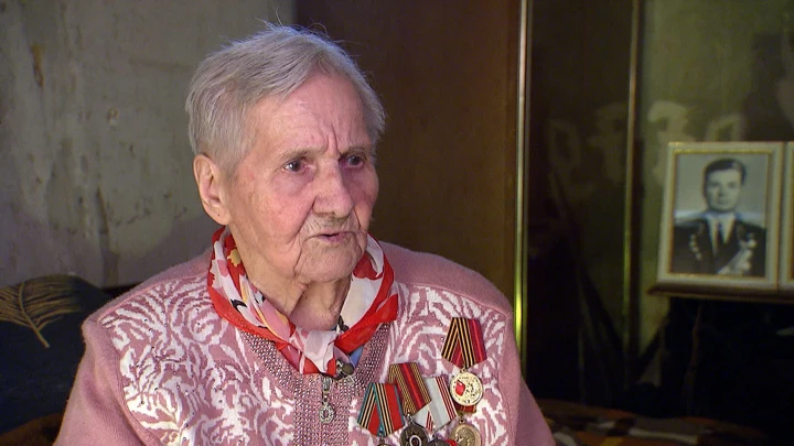 Vesti-Moskau Veteran Widow, der aus dem Apartment Enkel überlebte, zog in eine neue Wohnung