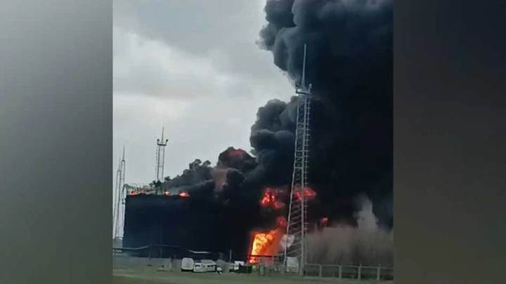 Krasnodar Bölgesi'ndeki petrol deposu ikinci gün için yanıyor