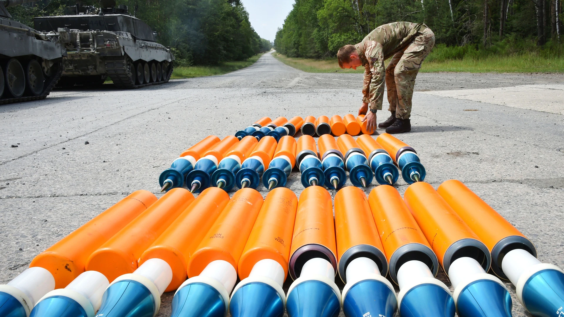 В Кремле считают передачу Украине снарядов с ураном очень плохой новостью